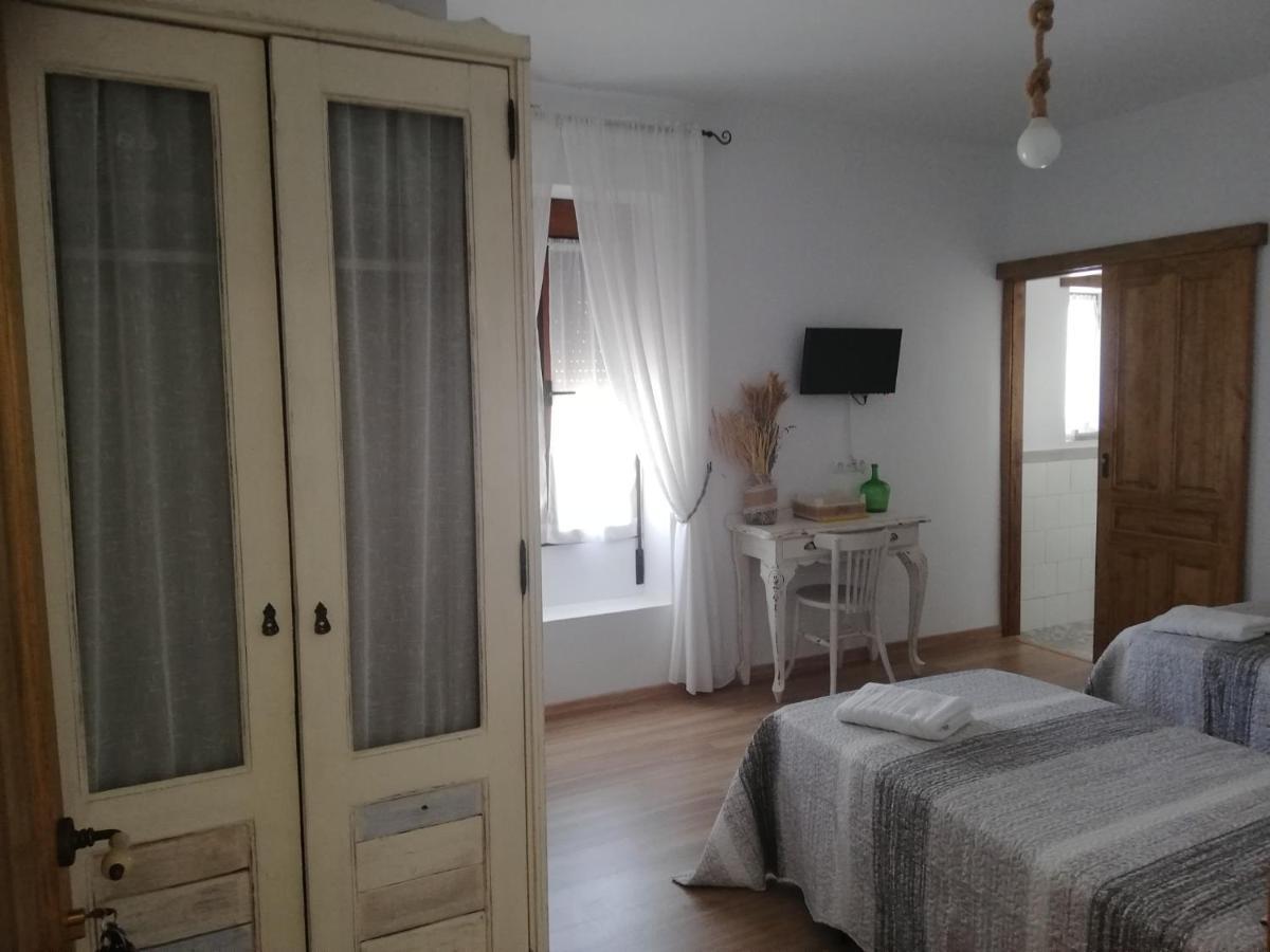 Hostal El Lugar De La Mancha Argamasilla de Alba Esterno foto